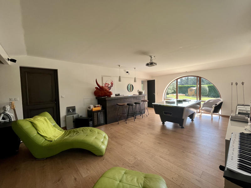 Maison - 223 m² - 6 pièces