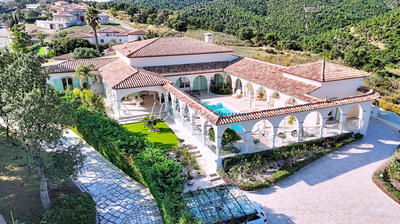 Villa - 325 m² - 10 pièces