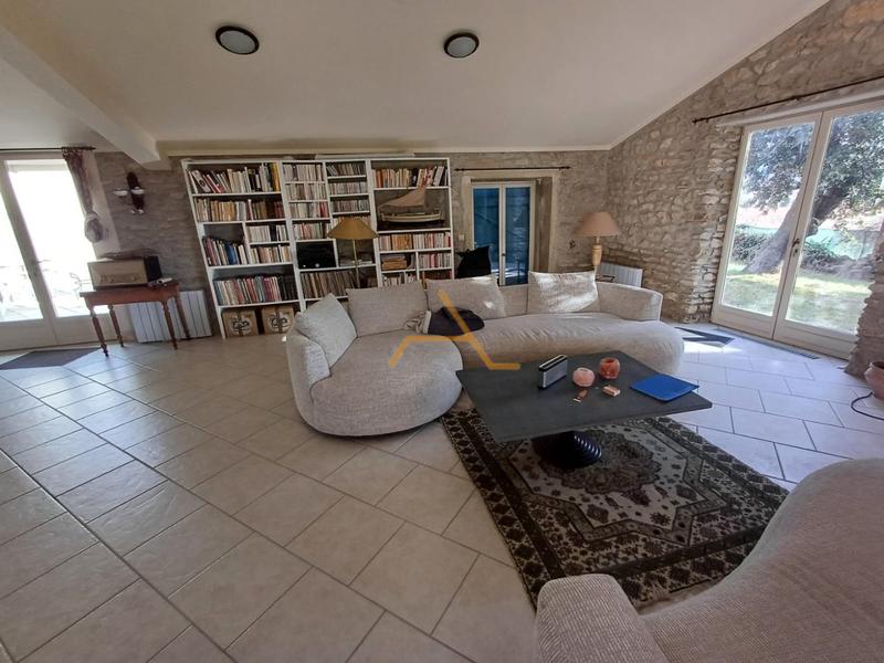 Maison en pierre - 273 m² - 7 pièces