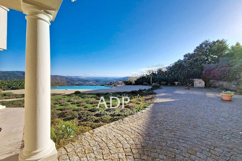 Maison - 212 m² - 5 pièces