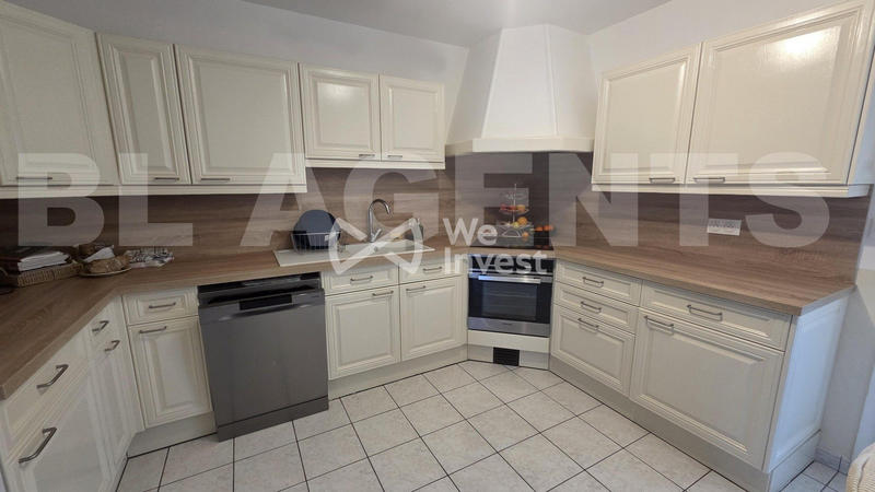 Maison - 139 m² - 8 pièces