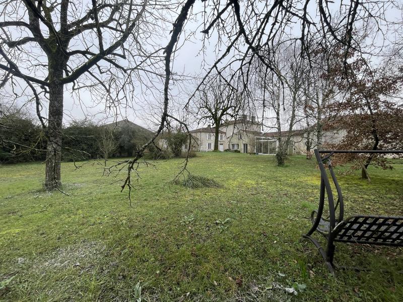 Maison ancienne - 725 m² - 12 pièces