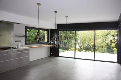 Maison - 222 m² - 11 pièces