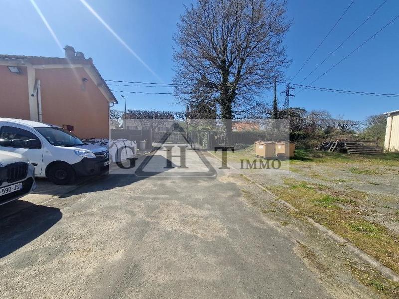 Terrain industriel - 2 600 m²