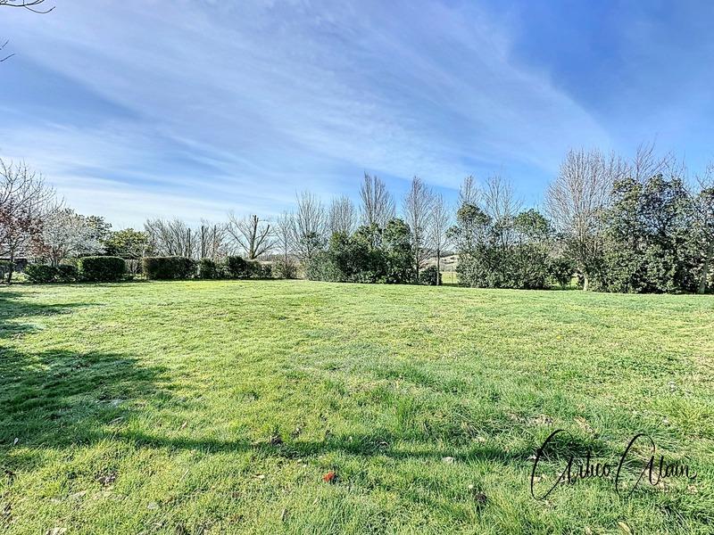 Terrain constructible - 938 m²