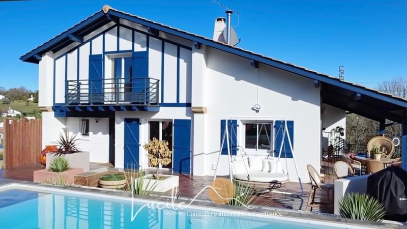 Maison - 162 m² - 9 pièces