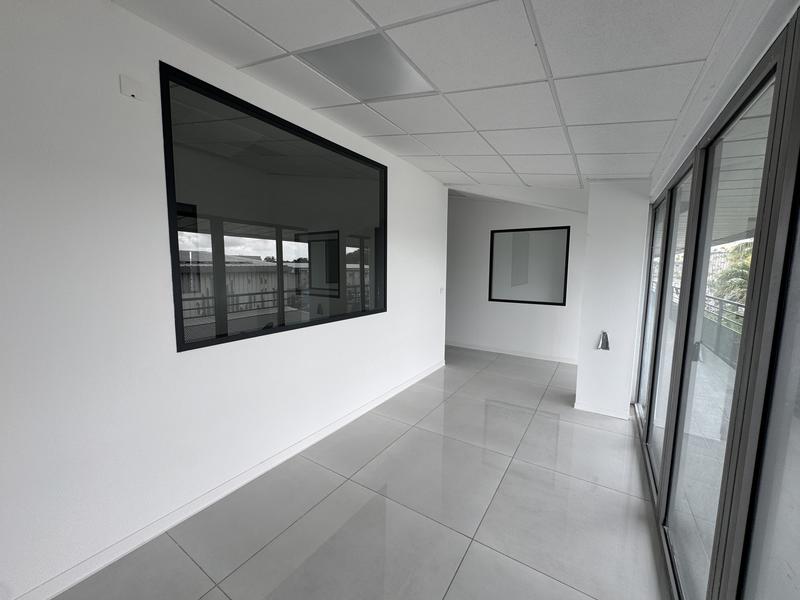 Bureau - 100 m² - 1 pièce