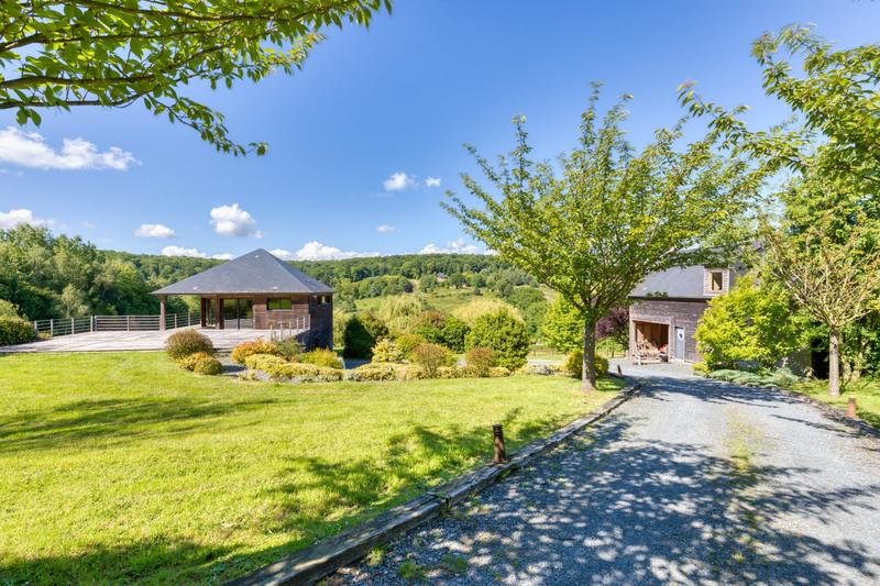 Maison contemporaine - 261 m² - 7 pièces