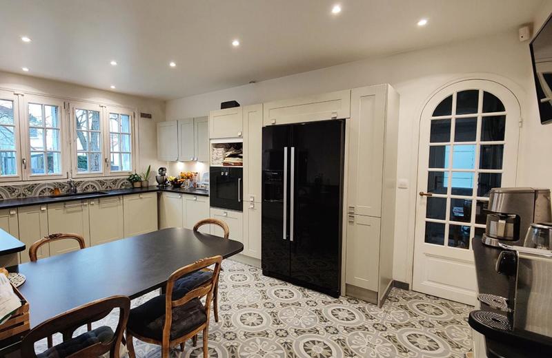 Maison - 185 m² - 8 pièces