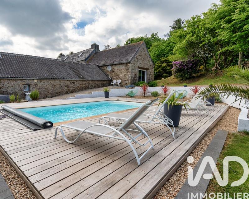 Maison - 240 m² - 9 pièces