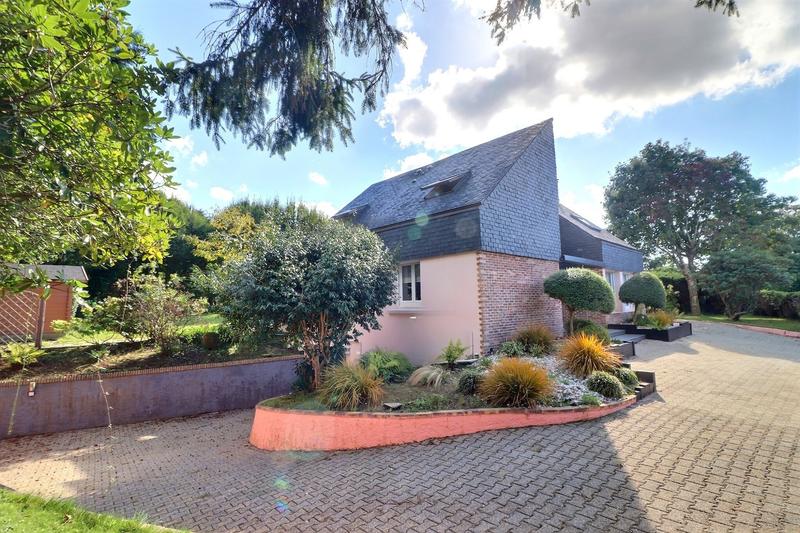 Maison - 295 m² - 12 pièces