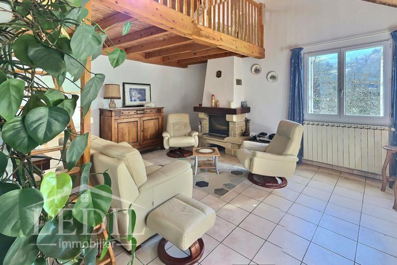 Maison - 224 m² - 7 pièces