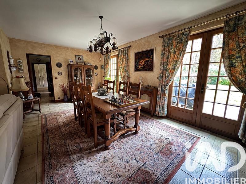 Maison - 255 m² - 8 pièces