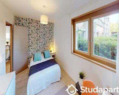 Chambre - 100 m² - 1 pièce