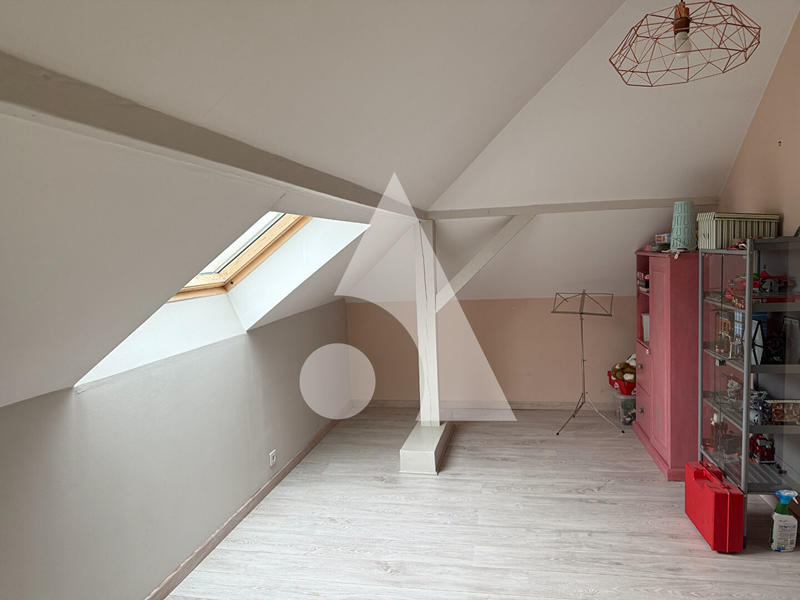 Maison - 121 m² - 8 pièces