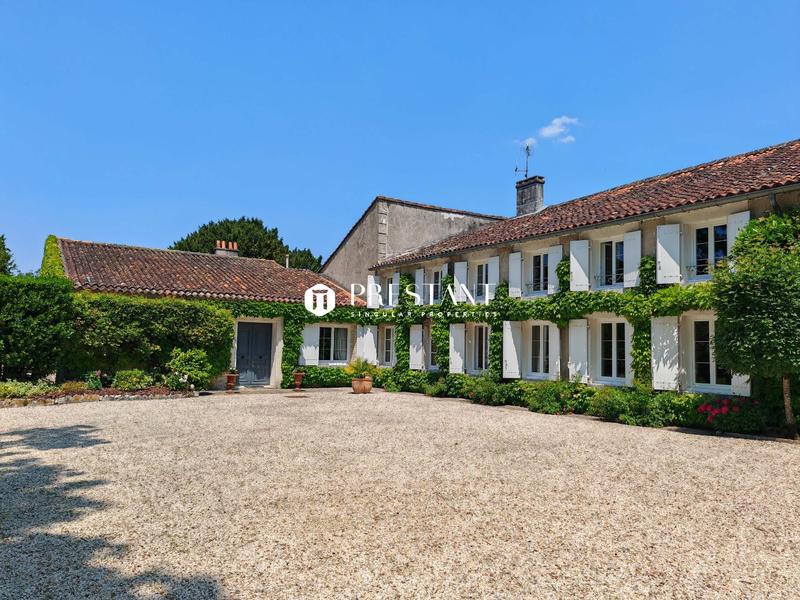Maison de maîtres - 462 m² - 13 pièces