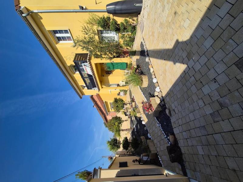 Maison - 230 m² - 7 pièces