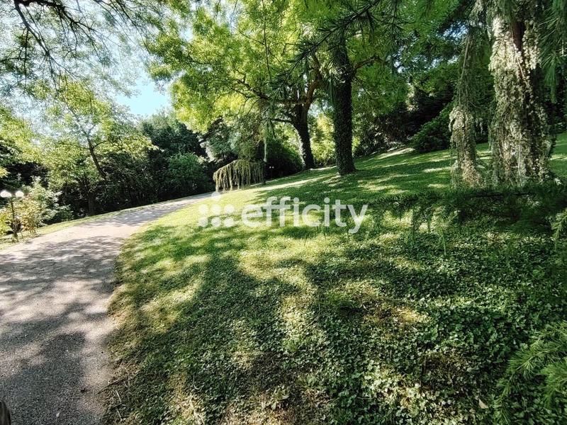 Maison - 262 m² - 10 pièces