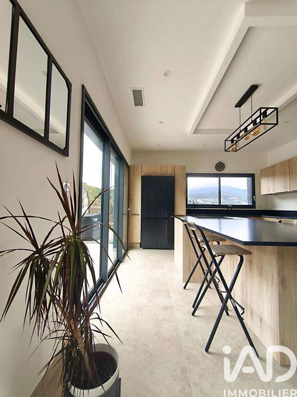 Maison - 217 m² - 5 pièces