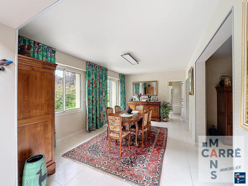 Maison traditionnelle - 275 m² - 7 pièces