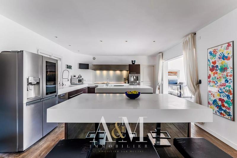 Maison - 350 m² - 10 pièces