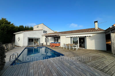 Maison - 270 m² - 8 pièces