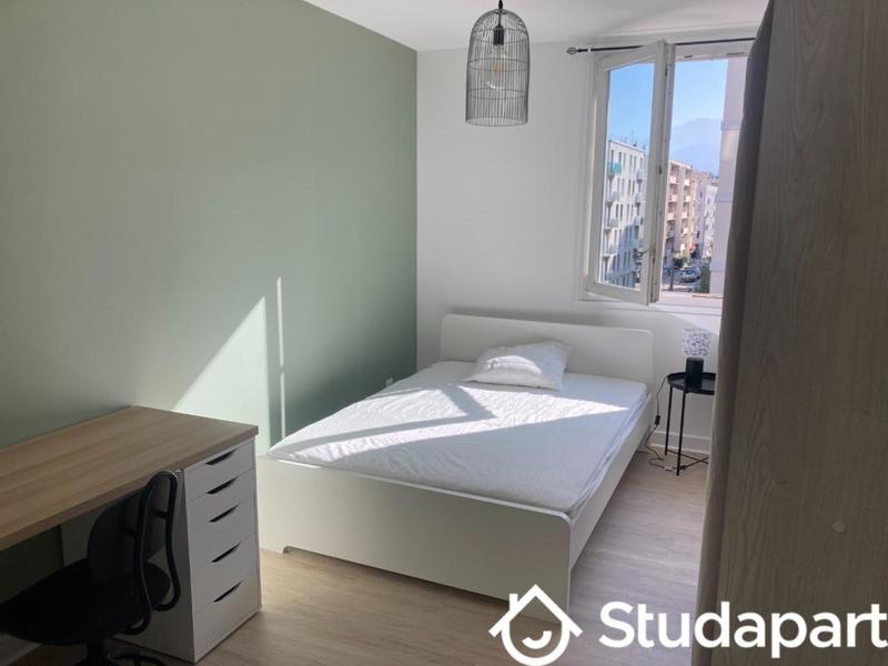 Chambre - 10 m² - 1 pièce