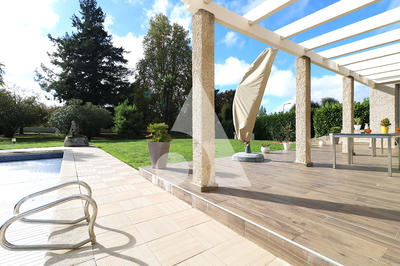 Maison - 233 m² - 12 pièces