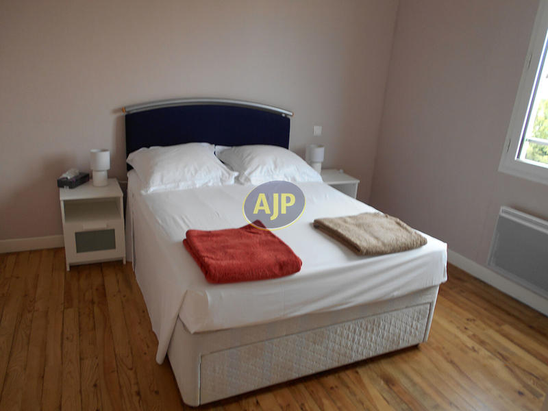 Maison - 201 m² - 11 pièces