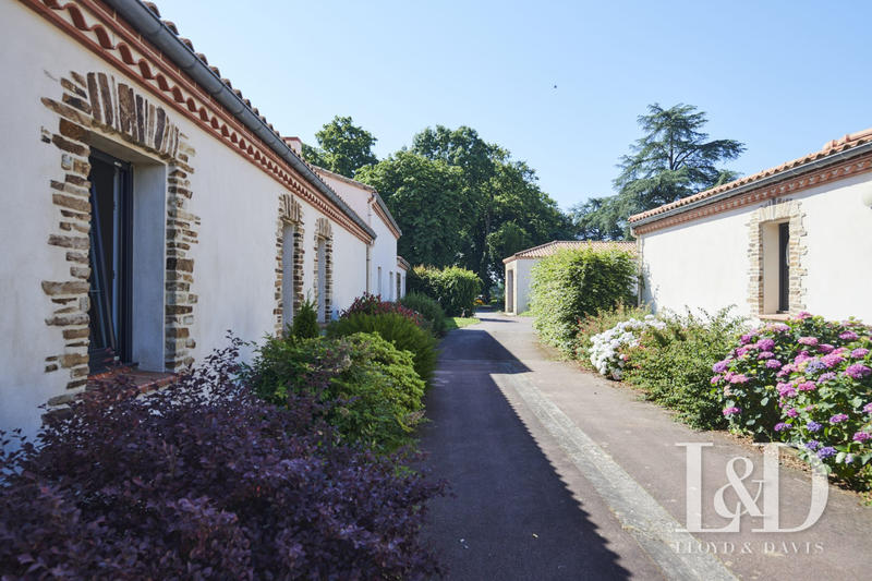 Maison - 460 m² - 10 pièces