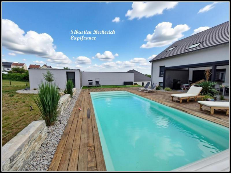 Maison - 240 m² - 8 pièces