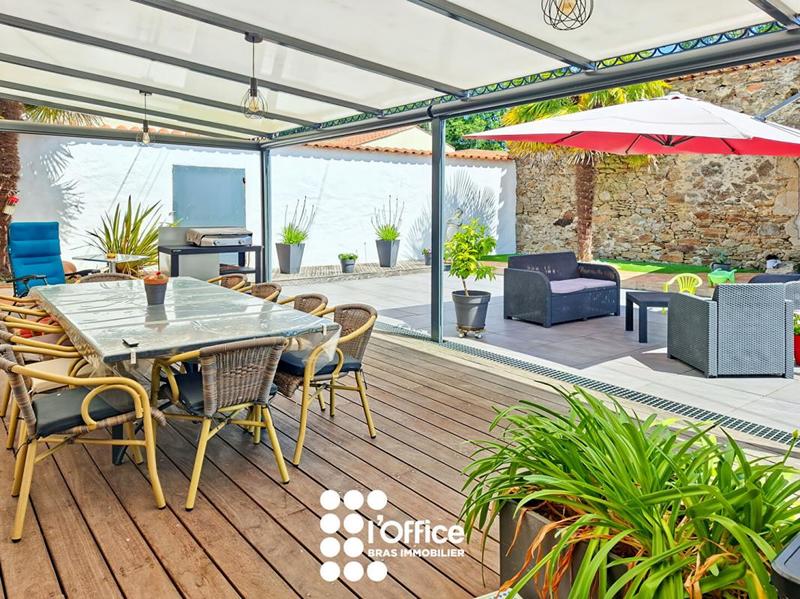 Maison - 299 m² - 11 pièces