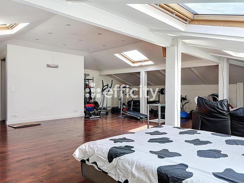 Maison - 240 m² - 7 pièces