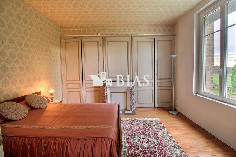 Maison - 300 m² - 12 pièces