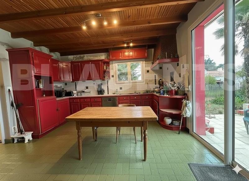 Maison traditionnelle - 210 m² - 7 pièces