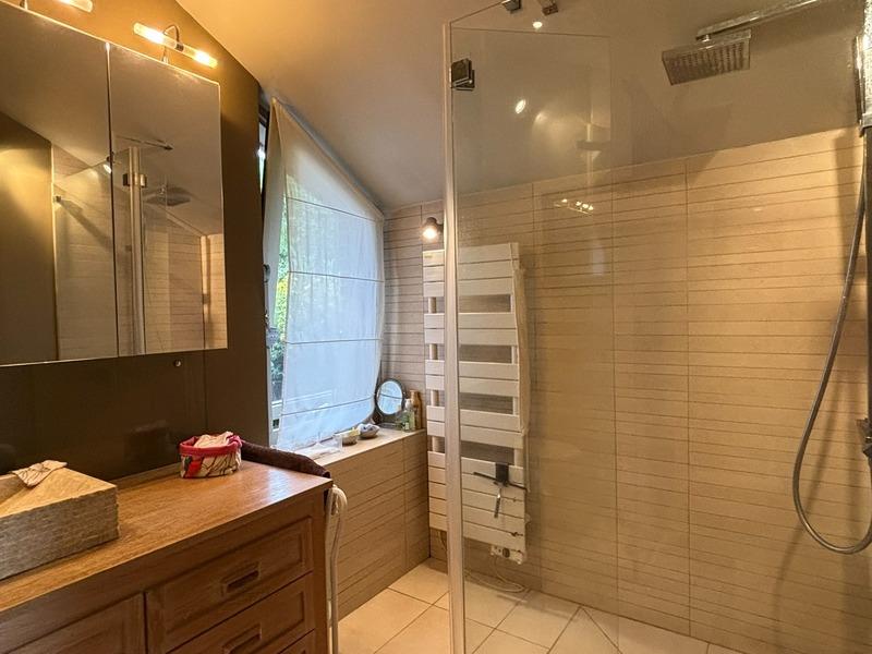 Propriété - 237 m² - 11 pièces