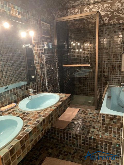 Appartement - 146 m² - 6 pièces