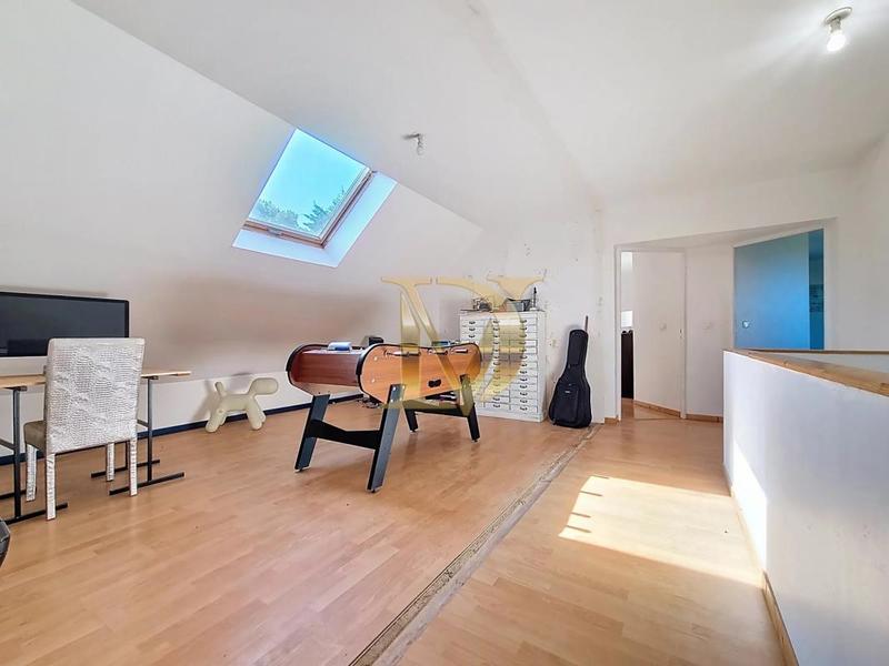 Maison - 245 m² - 9 pièces