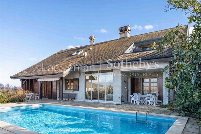 Maison - 300 m² - 8 pièces