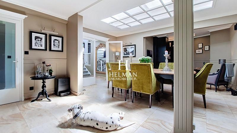 Maison - 221 m² - 10 pièces