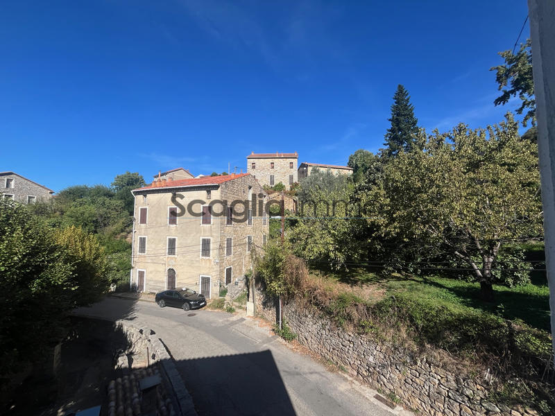 Maison - 250 m² - 8 pièces