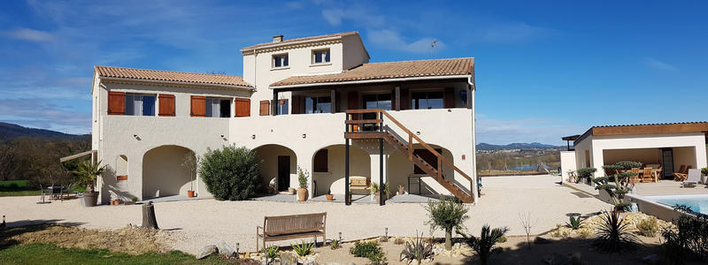 Maison - 235 m² - 10 pièces