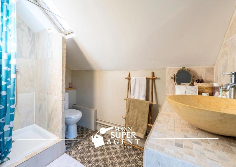 Maison - 202 m² - 7 pièces