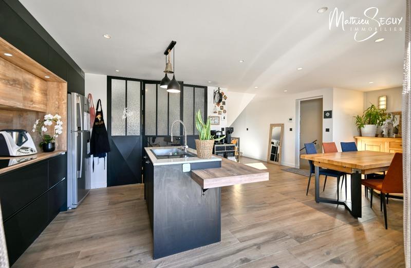 Maison - 284 m² - 10 pièces
