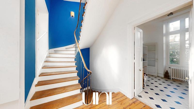 Maison - 218 m² - 8 pièces