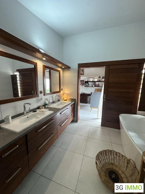 Propriété - 332 m² - 10 pièces