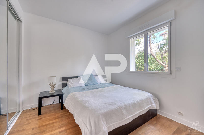 Maison - 337 m² - 8 pièces