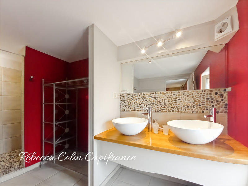 Maison - 225 m² - 8 pièces