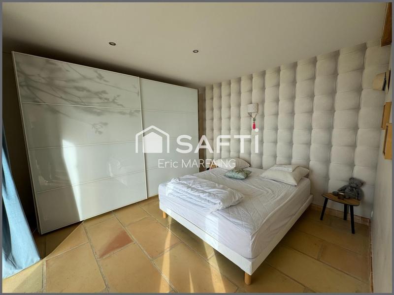 Maison - 230 m² - 8 pièces