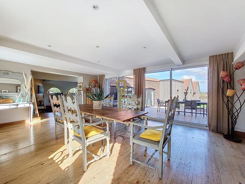 Maison - 255 m² - 7 pièces